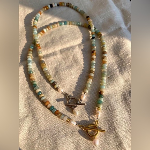 Elegant Beaded Freshwater Pearl Necklace with Gold Clasp - Picture 4 of 6